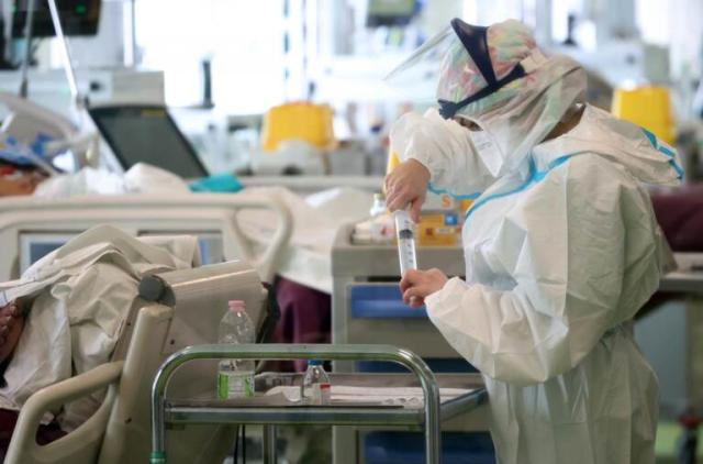 Covid, contagi a -68% nella 2a settimana di dicembre 2023 (vs. stesso periodo 2022), ma scatta l'allarmismo con il +11% di ricoverati in terapia intensiva senza considerare la stagionalit&agrave;