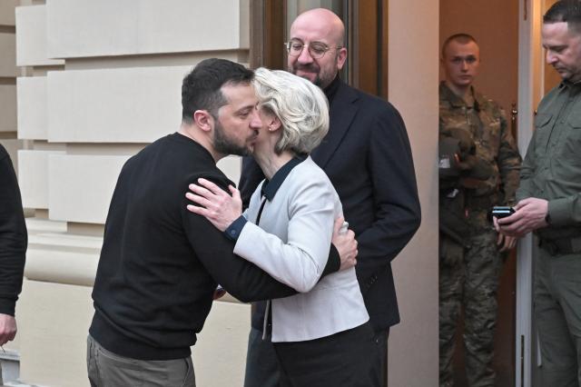 SONDAGGIO: adesione Ucraina all'Unione Europea e futuro di Zelensky a capo del Paese - VOTA