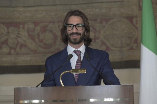 Leonardo Maria Del Vecchio ha attivato una nuova linea di credito da 350 milioni di euro con Unicredit