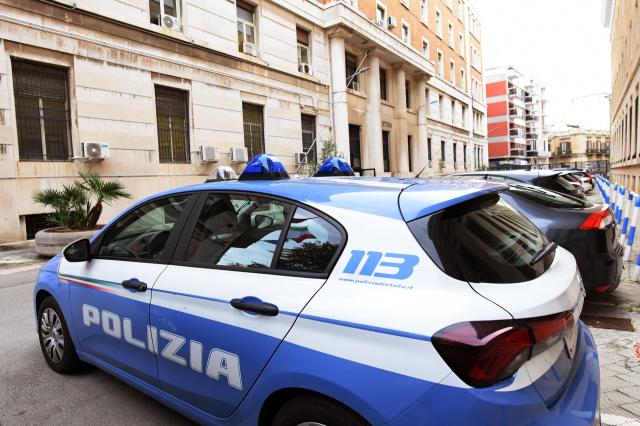 Baby gang, maxi operazione in tutta Italia, 40 arresti in 14 province, agenti: &ldquo;Coinvolti giovani vicini al mondo della trap&rdquo;
