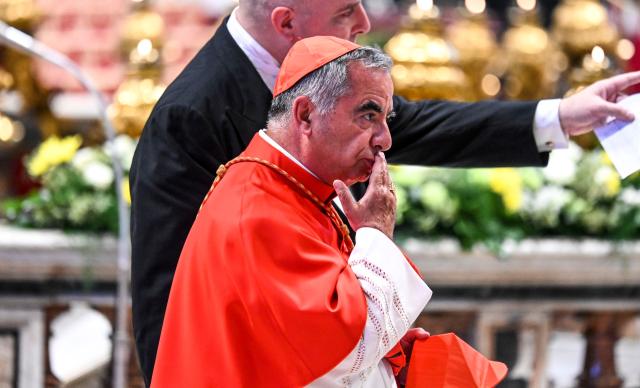 Angelo Becciu, il cardinale condannato a 5 anni e mezzo nel processo della compravendita dello Sloane Avenue a Londra