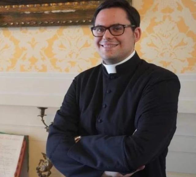 Roberto Pozzi, morto per malore improvviso il sacerdote 32enne, tornava a casa da un pranzo di Natale con gli anziani