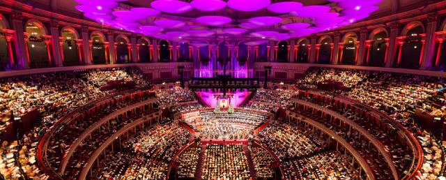 Londra, allo storico teatro Royal Albert Hall si offrono abbonamenti per 9 secoli a 3 milioni di sterline