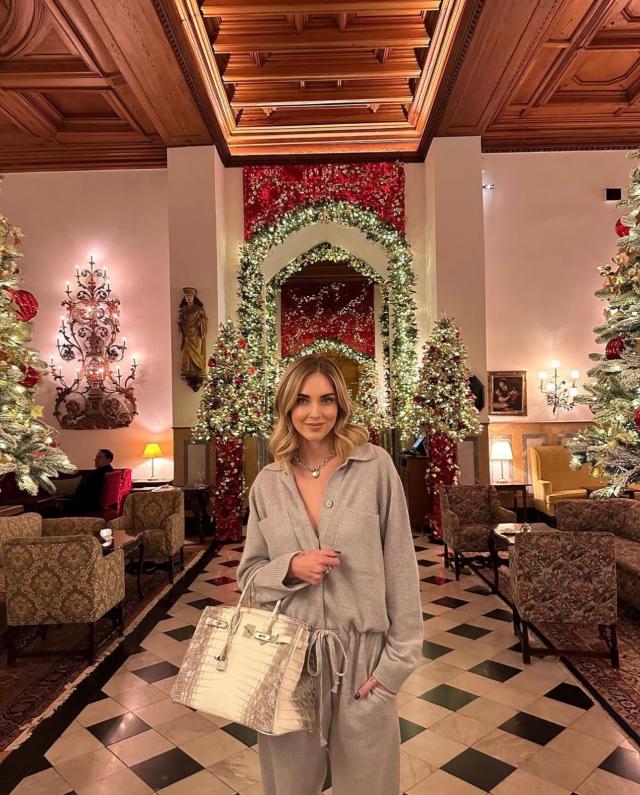 Chiara Ferragni, la tuta grigia Laneus indossata nel video di scuse costa 600 euro ed &egrave; gi&agrave; sold out, esaurita in ogni colore