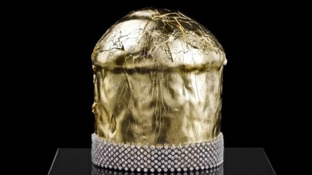 Il panettone pi&ugrave; caro del mondo costa 700 mila euro e nasce in una bottega artigiana piemontese