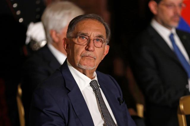 La Russa vende il SUV 'Uaz Patriot' che gli regal&ograve; Berlusconi, l'ex Premier lo compr&ograve; dopo una scommessa persa con Putin