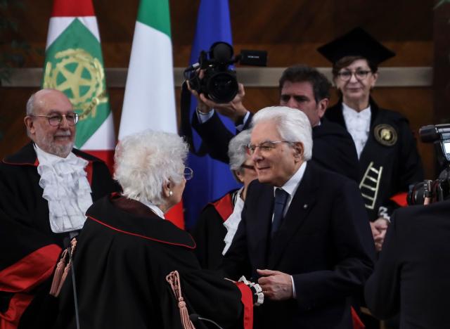 2024, prima il discorso del gobbo affetto da dislalia, poi l&rsquo;intervista a Liliana Segre e Malgioglio: ci vuole un miracolo