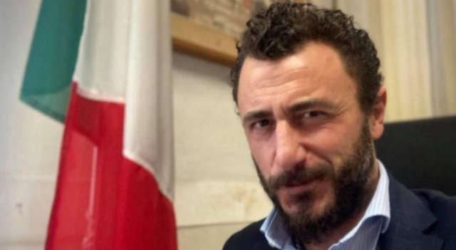 Pozzolo indagato per lesioni aggravate, testimone: "Mostrava la pistola tenendola in mano, non abbiamo fatto in tempo a dirgli di metterla via"