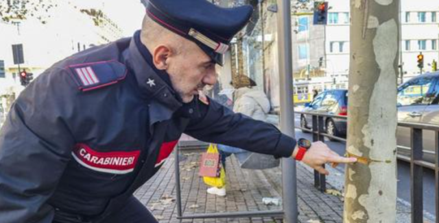 Milano, tende cavo d&rsquo;acciaio ad altezza uomo in strada, arrestato 24enne milanese: &ldquo;Una bravata, mi annoiavo&rdquo;