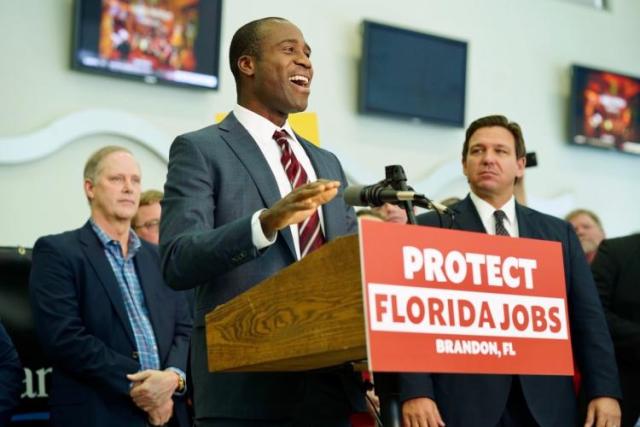 Vaccini Covid Pfizer e Moderna, Ladapo: "In commercio siero a mRNA diverso da quello testato per ristrettezza tempi e contaminato con DNA plasmidico: sospensione immediata&rdquo;