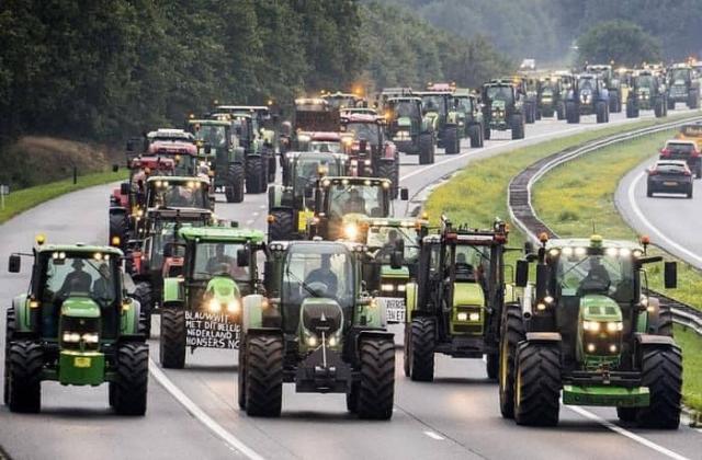Protesta degli agricoltori: una lotta contro gli slogan semplicistici del potere globalista guidato da Bill Gates