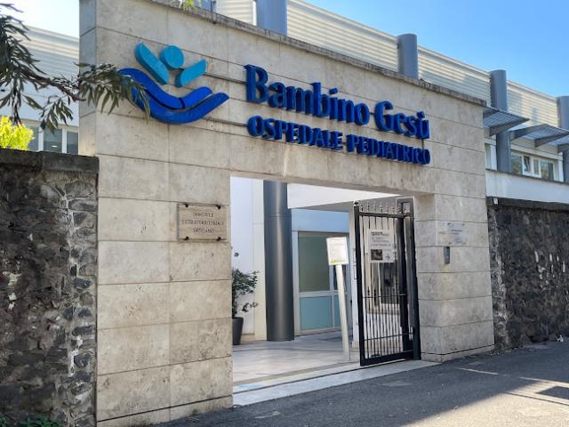 Vaticano rifiuta donazione Leonardo, no a 1 mln e mezzo destinato all'ospedale Bambin Ges&ugrave;. Papa Ciccio fa lo schizzinoso