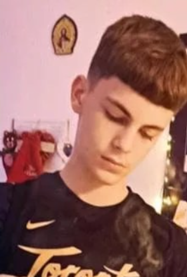 Roma, ragazzo 14enne ucciso a colpi di pistola da rumeni davanti alla metro Montecompatri-Pantano: 7 ricercati. Ipotesi regolamento conti tra baby gang