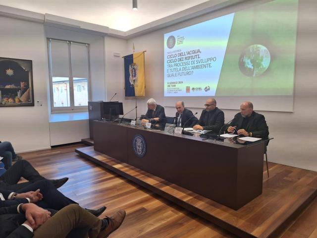 Ciclo dell&rsquo;acqua e dei rifiuti.&nbsp;All'Universit&agrave; di Urbino si discute di settori che impattano su ambiente, economia e societ&agrave;