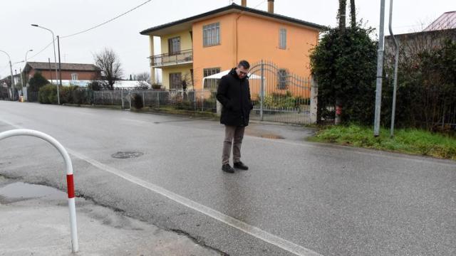 Verona, Dossoman dopo Fleximan, rimosso un dosso rallentatore in gomma, il web: "Cantiamo le lodi al duo guerriero"