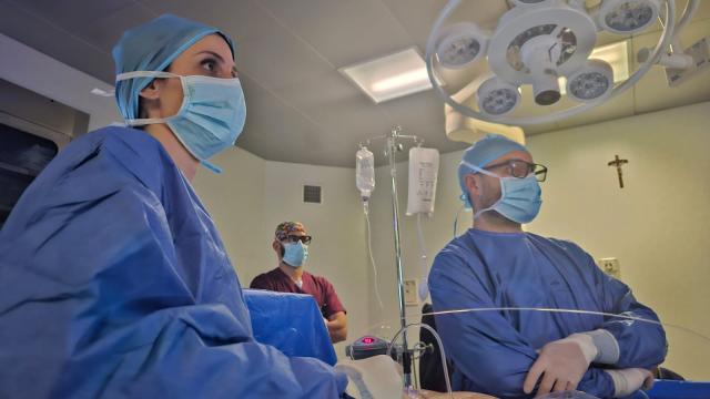 Gravidanza durante la transizione da donna a uomo a Roma, i medici: &ldquo;Marco &egrave; al 5 mese, rischi per lui e per il feto&rdquo;