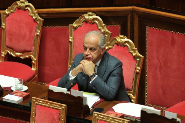 Corteo pro-Palestina 27 gennaio, Piantedosi: "Rimandato", collettivi studenteschi: "A Roma si far&agrave;, c'&egrave; un genocidio a Gaza"