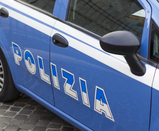 Genova, finte avvocatessa e commercialista promettevano la cittadinanza italiana, truffati 50 stranieri