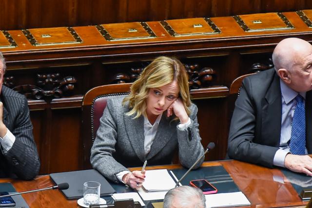 Giorgia Meloni critica Elkann ma poi fa come Stellantis delocalizzando i Cpr in Albania. Sanremo, per la prima volta nella storia del Festival non ci sar&agrave; la giuria demoscopica. Antonio Di Bella "bene