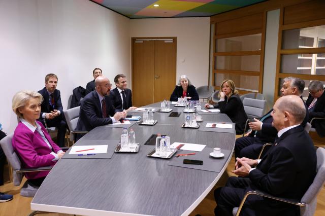 Gli agricoltori protestano, e intanto la UE decide l'invio di nuove armi a Kiev 