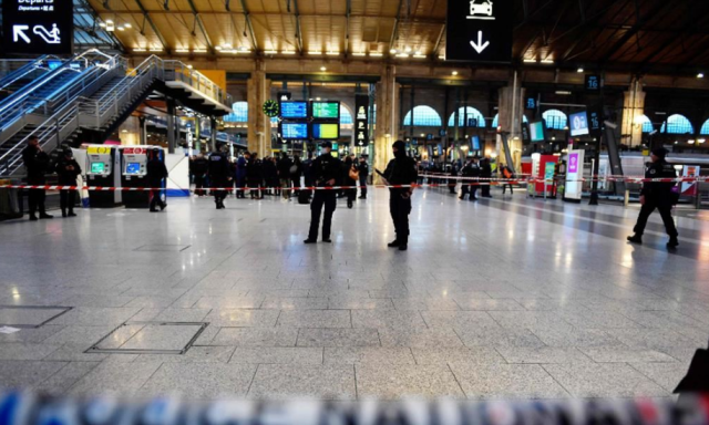 Parigi, 3 persone accoltellate e ferite alla Gare de Lyon: arrestato un maliano con "disturbi psichiatrici", residente a Torino 