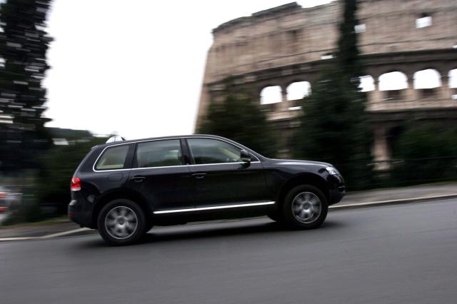 Parigi, passa il referendum sui Suv col 54,5%, tariffe triplicate per i parcheggi. Le opposizioni: "Demagogia, una farsa"