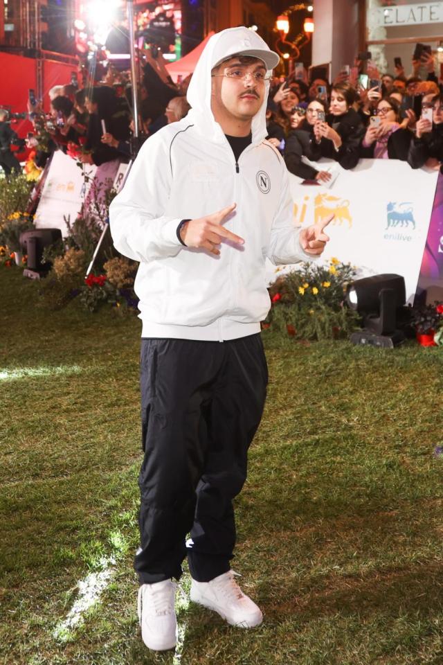 Chi &egrave; Geolier, fidanzata, vero nome, altezza, canzone Sanremo 2024, curiosit&agrave;