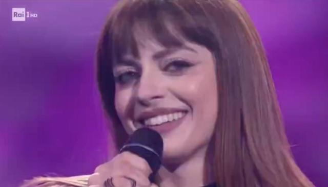 Sanremo 2024, "Annalisa &egrave; incinta, ecco perch&eacute; non ha fatto le scale", lei: "Non sono scesa perch&eacute; un anno fa sono caduta"