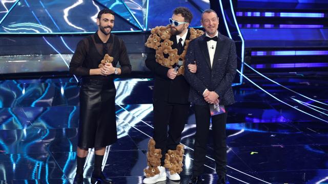 Mengoni in gonna a Sanremo 2024: il solito conformismo liberal-progressista 