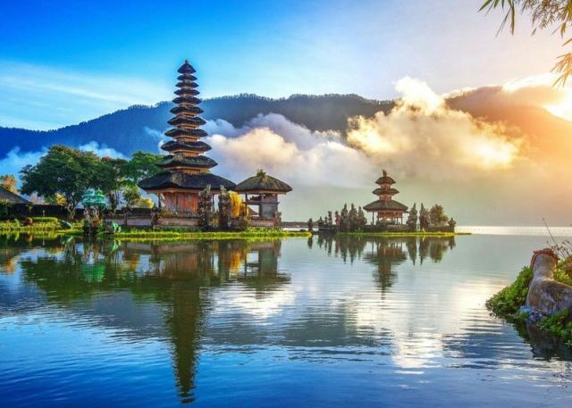 Bali, arriva la tassa d'ingresso da 9 euro per i turisti stranieri nel tentativo di preservare l'isolo dal troppo affollamento