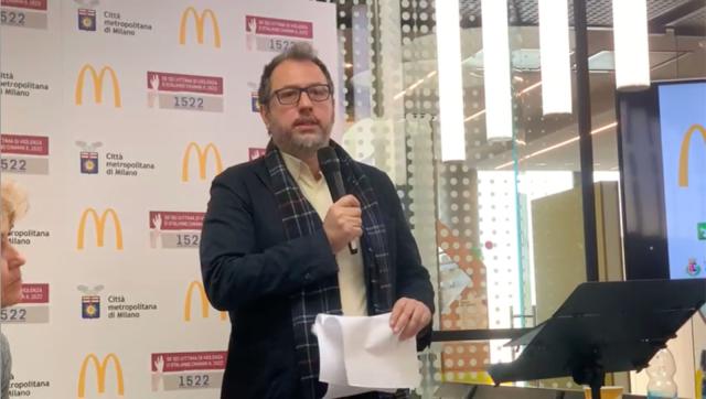 Cinisello Balsamo. Violenza sulle donne. Gianluca Comazzi, Assessore al Territorio e Sistemi Verdi, Regione Lombardia: "Importante diffondere il Numero Nazionale Antiviolenza"