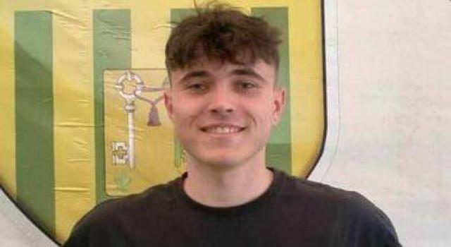 Lorenzo Sabatini, calciatore morto a 20 anni per malore improvviso in casa dei nonni: arresto cardiaco