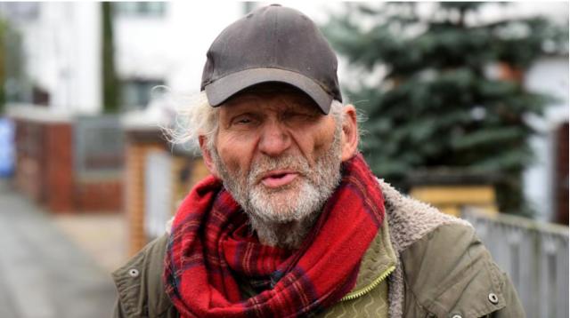 Heinz B., chi &egrave; il milionario tedesco pi&ugrave; frugale del mondo: ha 10 case di propriet&agrave; ma prende il cibo dell'immondizia 