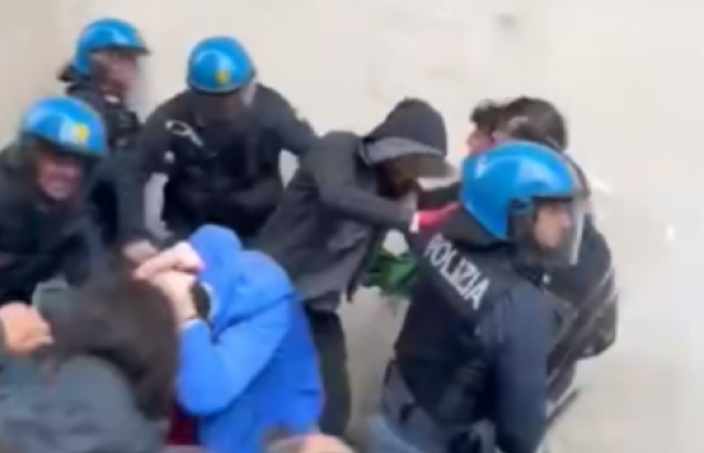 Corteo pro-Palestina a Pisa, manganellate a ragazzi del liceo che protestavano pacificamente contro un genocidio