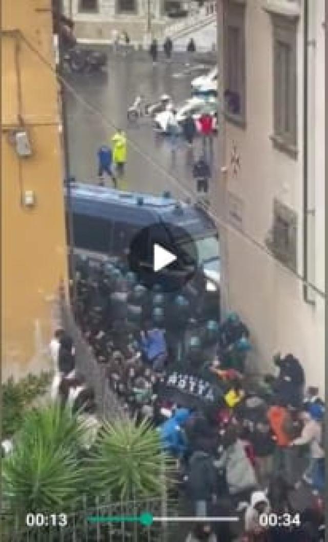 Manganellate a Pisa, "Foto degli scontri ritoccate su ordine di Mattarella per destabilizzare governo": la fake news che gira sul web