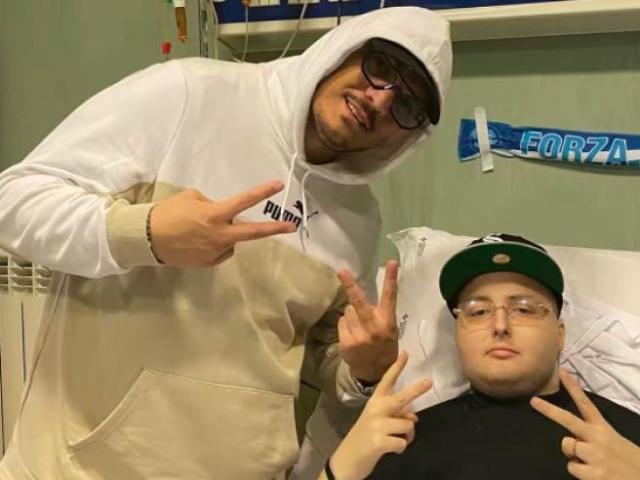 Geolier porta premio Cover vinto a Sanremo sulla tomba di Daniele Caprio, l'amico morto per tumore a 17 anni