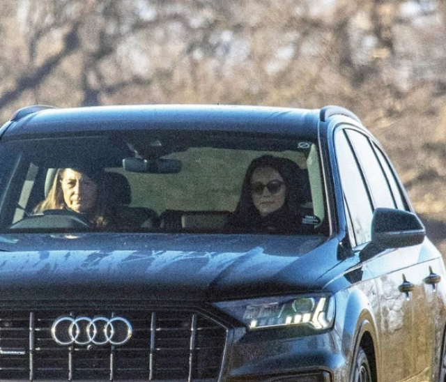 Kate Middleton, la prima foto dopo l'intervento e il silenzio: volto tirato e occhiali da sole - ULTIME NEWS