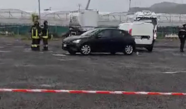 Salerno, operaio 26enne indiano morto folgorato: "Guidava gru che ha toccato cavi dell'alta tensione, scarica da 20mila volt"