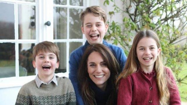 Kate Middleton, prima foto ufficiale coi figli dopo la malattia e l'intervento all'addome: "Grazie per il sostegno"