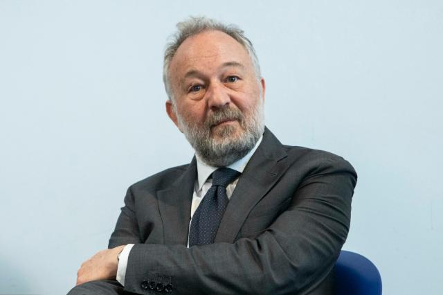 Eredit&agrave; Agnelli, trovata 'cartellina gialla' in cantina di Ferrero con prove su falsa residenza Marella, pm: "Manuale della frode"