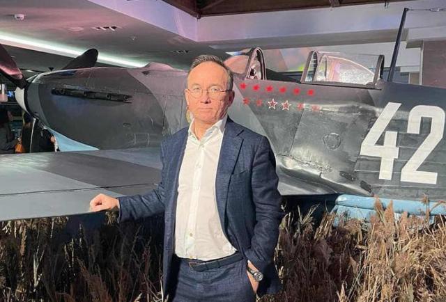 Vitaly Robertus, morto improvvisamente il vice presidente di Lukoil, &egrave; stato trovato impiccato nel bagno del suo ufficio: aveva 54 anni