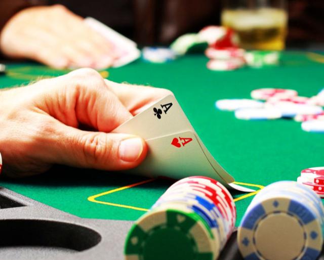 Genova, la banda degli usurai in guerra per la gestione delle bische clandestine all'ombra della Lanterna