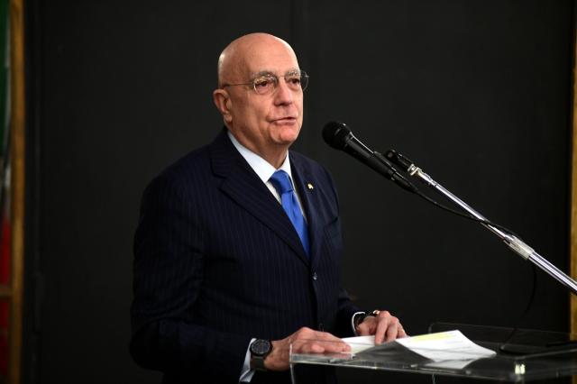 Europee, Gabriele Albertini al GdI: "Non mi candido, non sono certo di essere eletto e mancano i fondi, sar&ograve; scudiero di Moratti, FI prender&agrave; pi&ugrave; voti della Lega" - ESCLUSIVA