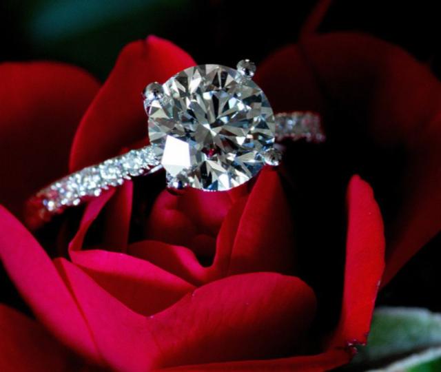 Genova, fa sparire un anello e tre Rolex che gli avevano affidato i clienti, gioielliere a processo