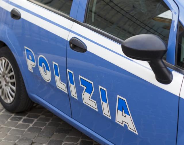Genova, minaccia di morte l'anziana madre e le sfonda la porta di casa, arrestato figlio sessantenne