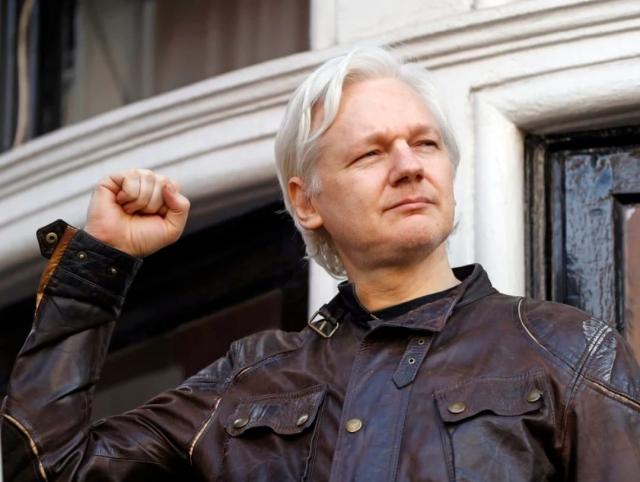 Assange, l'Alta Corte di Londra concede l'appello contro estradizione Usa: "Servono garanzie", udienza fissata al 20 maggio