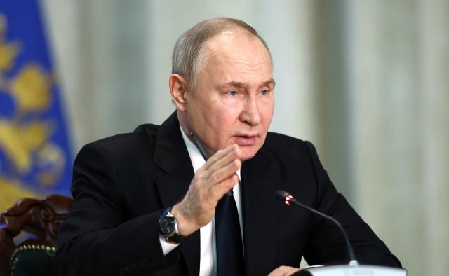 Attentato Mosca, servizi segreti russi: &ldquo;Terroristi addestrati da Kiev, anche Usa e Gran Bretagna coinvolti nell&rsquo;attacco&rdquo;