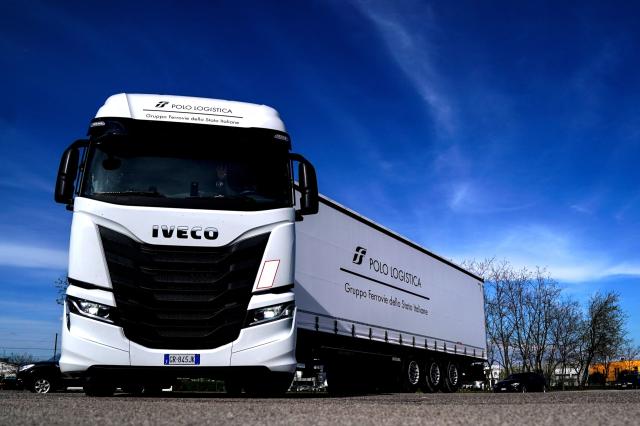 Polo Logistica FS, arrivati 10 nuovi camion green  per offrire servizi intermodali dal primo all&rsquo;ultimo miglio