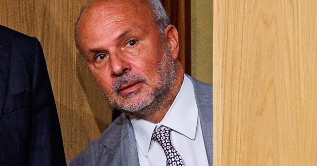 Schillaci fa outing sugli effetti avversi del vaccino, nel frattempo la gente continua a morire