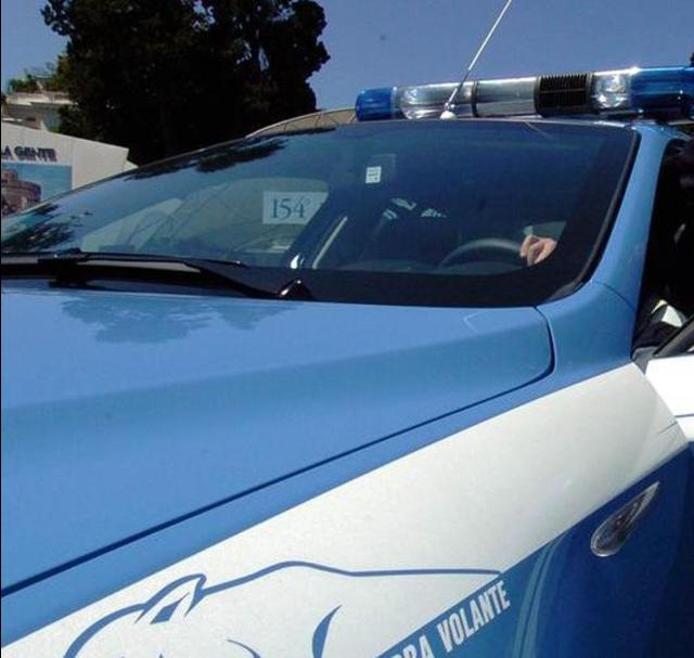 Genova, identificato e denunciato dalla polizia il maniaco che molestava le runner sul lungomare di Vesima